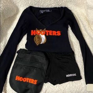 Hooters LongSleeve with Shorts and pouch